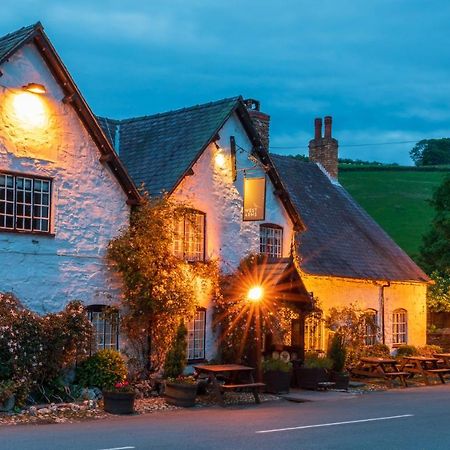 West Arms Hotel Llanarmon Dyffryn-Ceiriog Екстер'єр фото