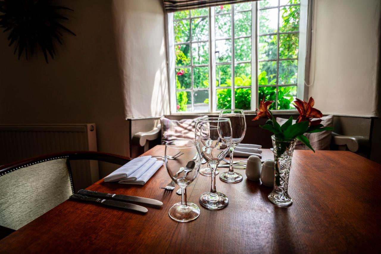 West Arms Hotel Llanarmon Dyffryn-Ceiriog Екстер'єр фото