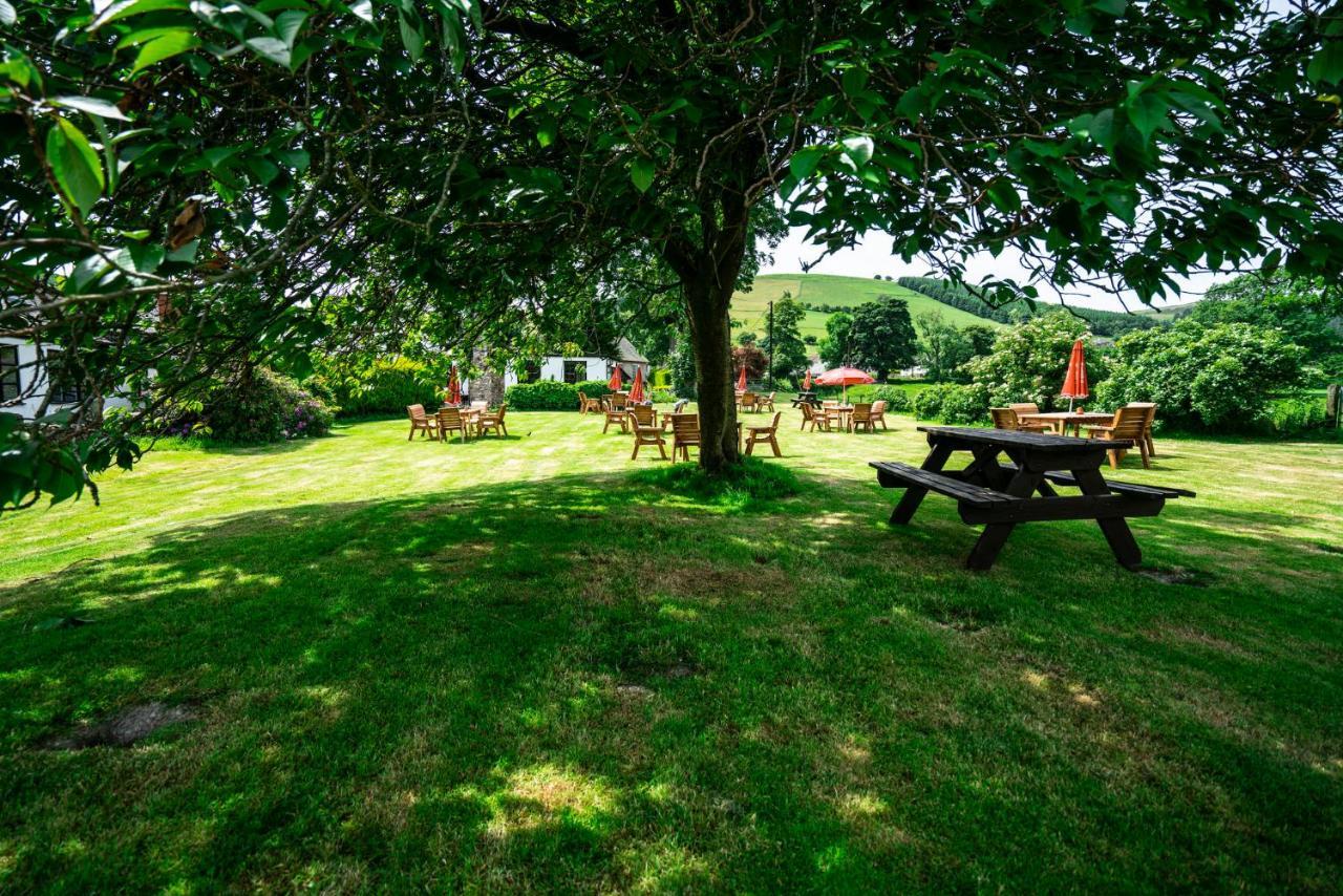 West Arms Hotel Llanarmon Dyffryn-Ceiriog Екстер'єр фото