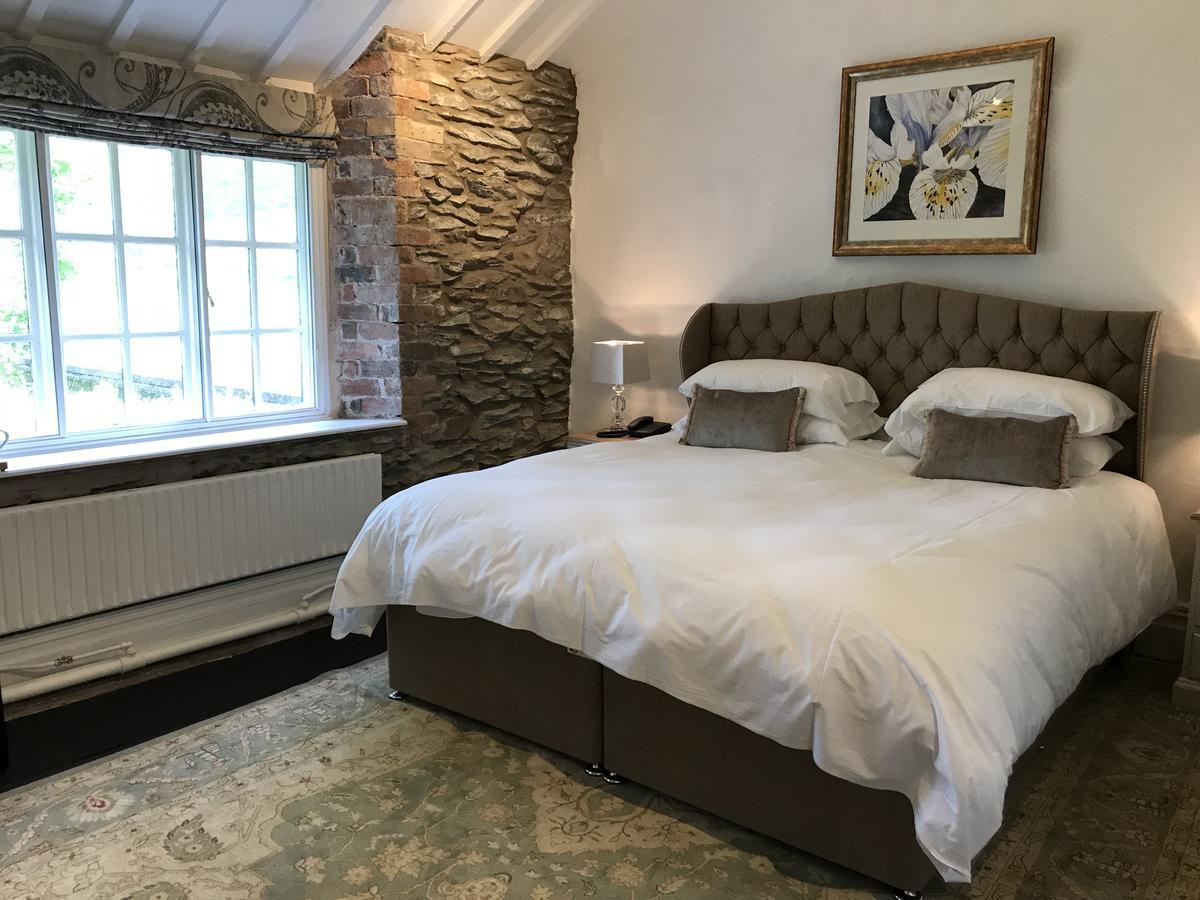 West Arms Hotel Llanarmon Dyffryn-Ceiriog Екстер'єр фото