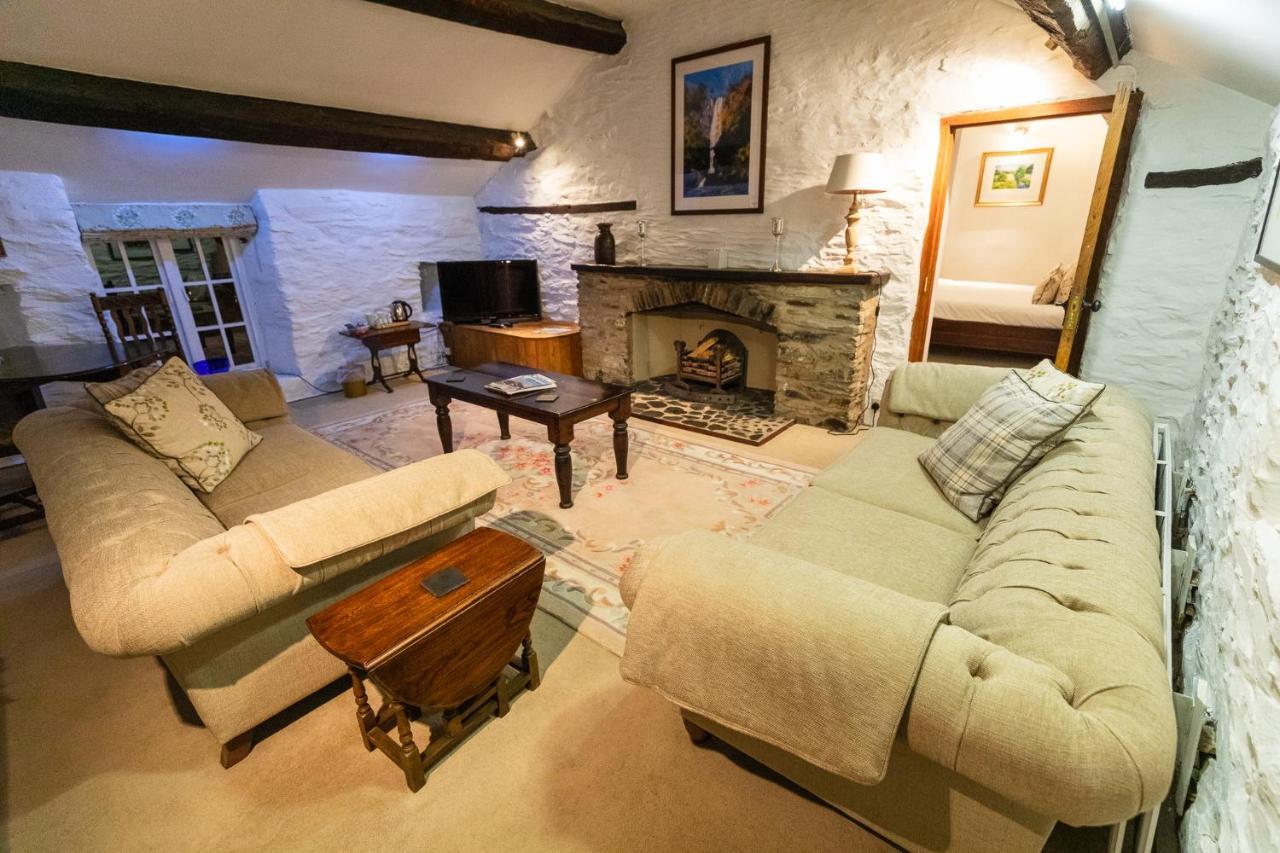 West Arms Hotel Llanarmon Dyffryn-Ceiriog Екстер'єр фото